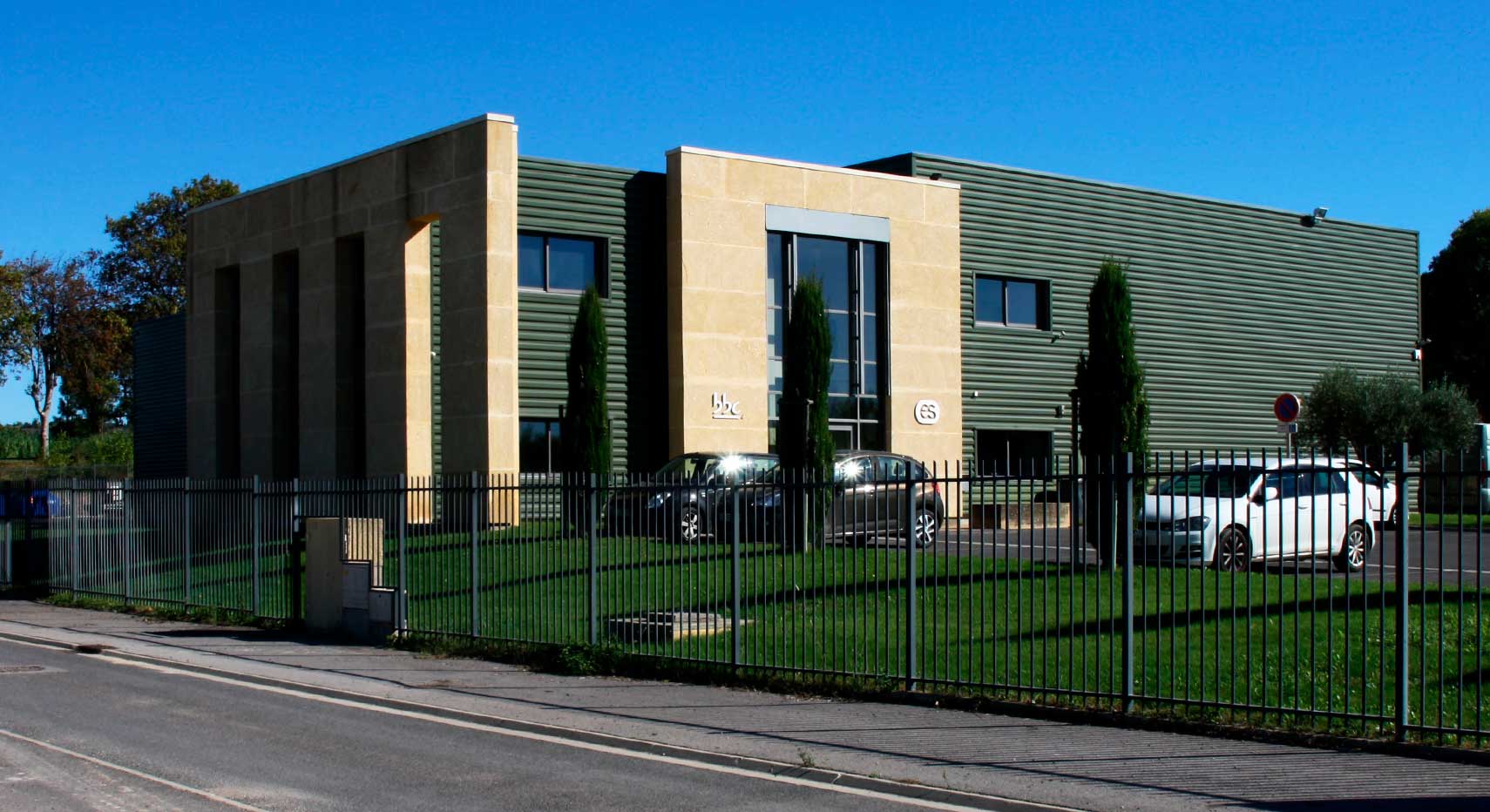bâtiment industriel
